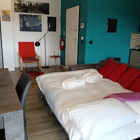 Kind Park - Sleek Apartment With Terrace & Parking Bari Eksteriør billede