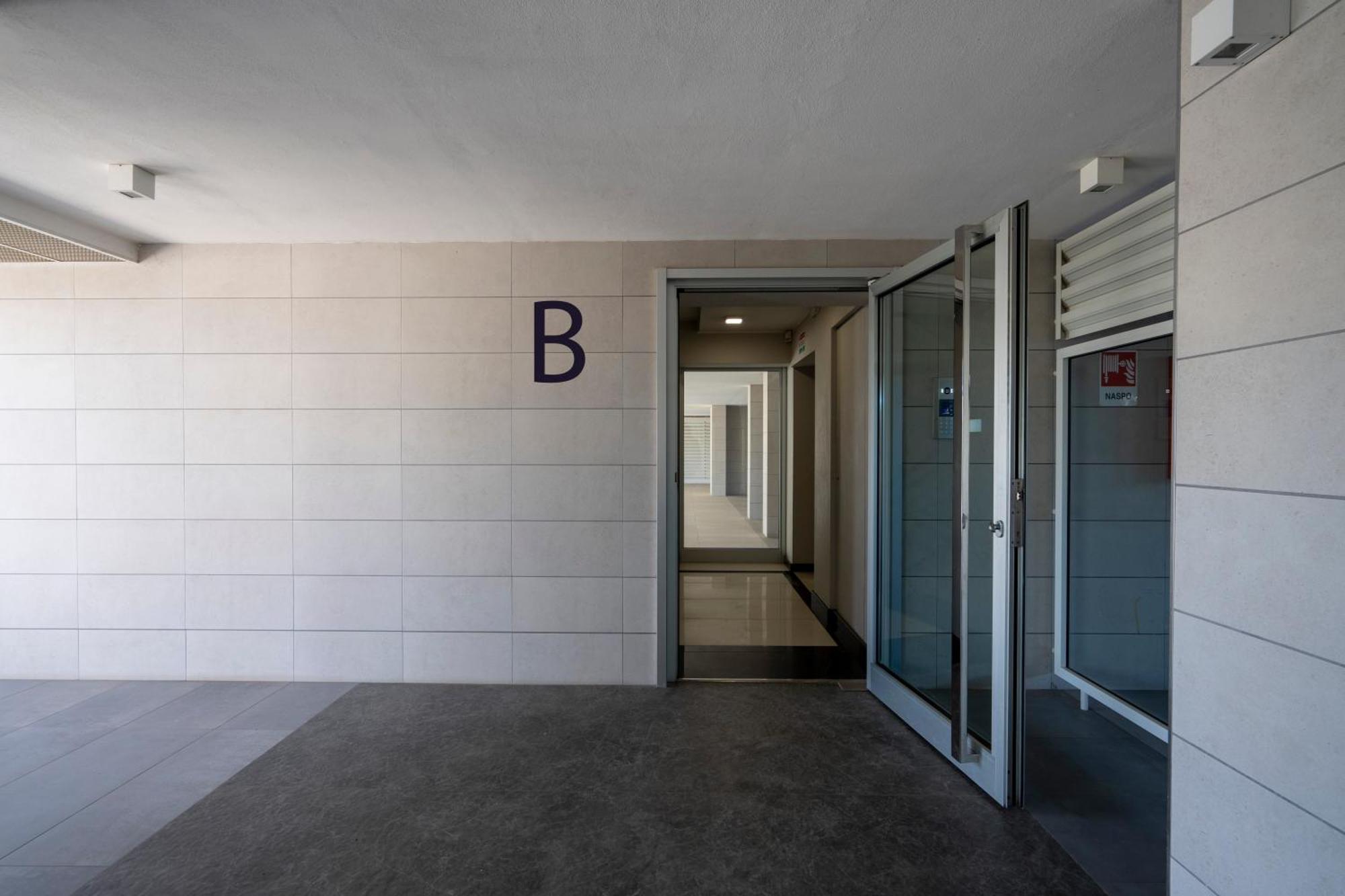 Kind Park - Sleek Apartment With Terrace & Parking Bari Eksteriør billede